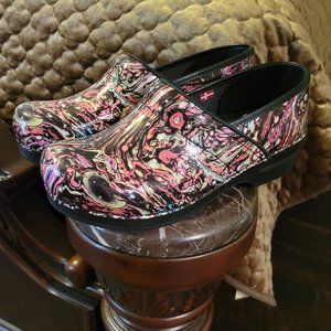 NWT Sanitas Splatter Paint Clogs